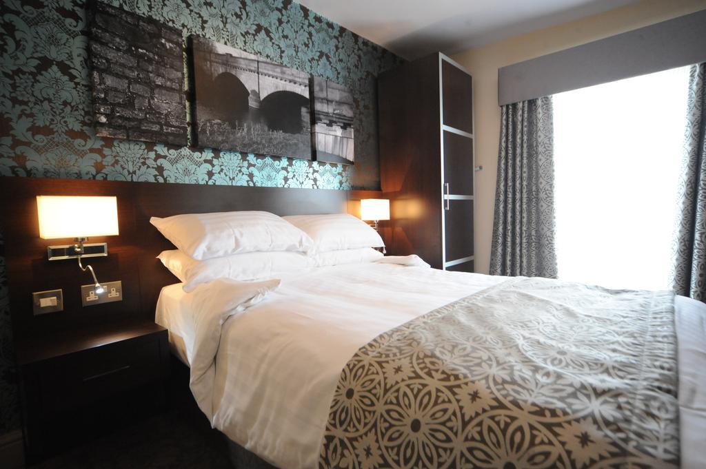 The Bull Hotel Stony Stratford Room photo
